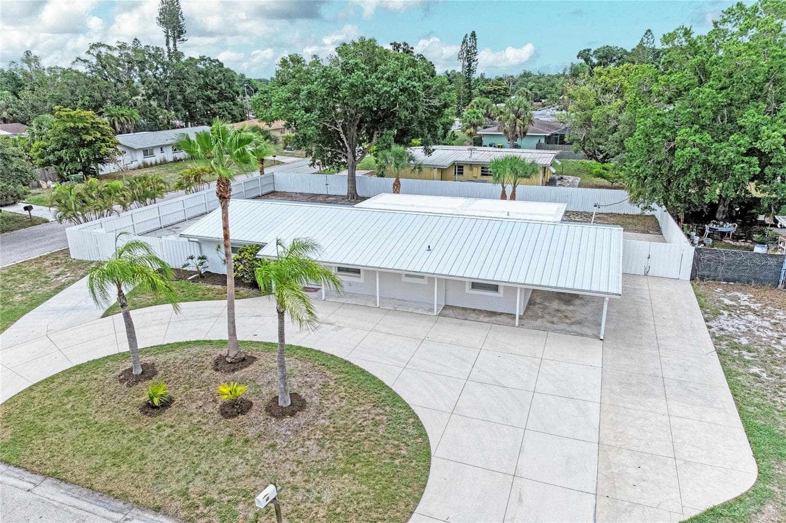 Single Family Residence at 2714 DATURA ST, SARASOTA, photo 2 of 67