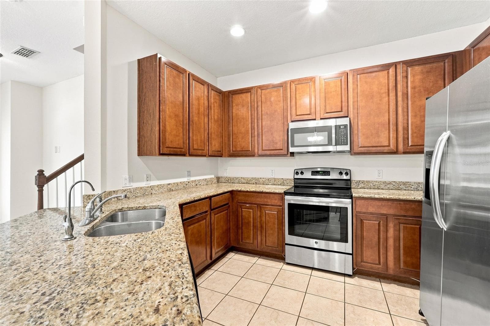 Townhouse at 13613 ERIDANUS DR, ORLANDO, photo 9 of 42