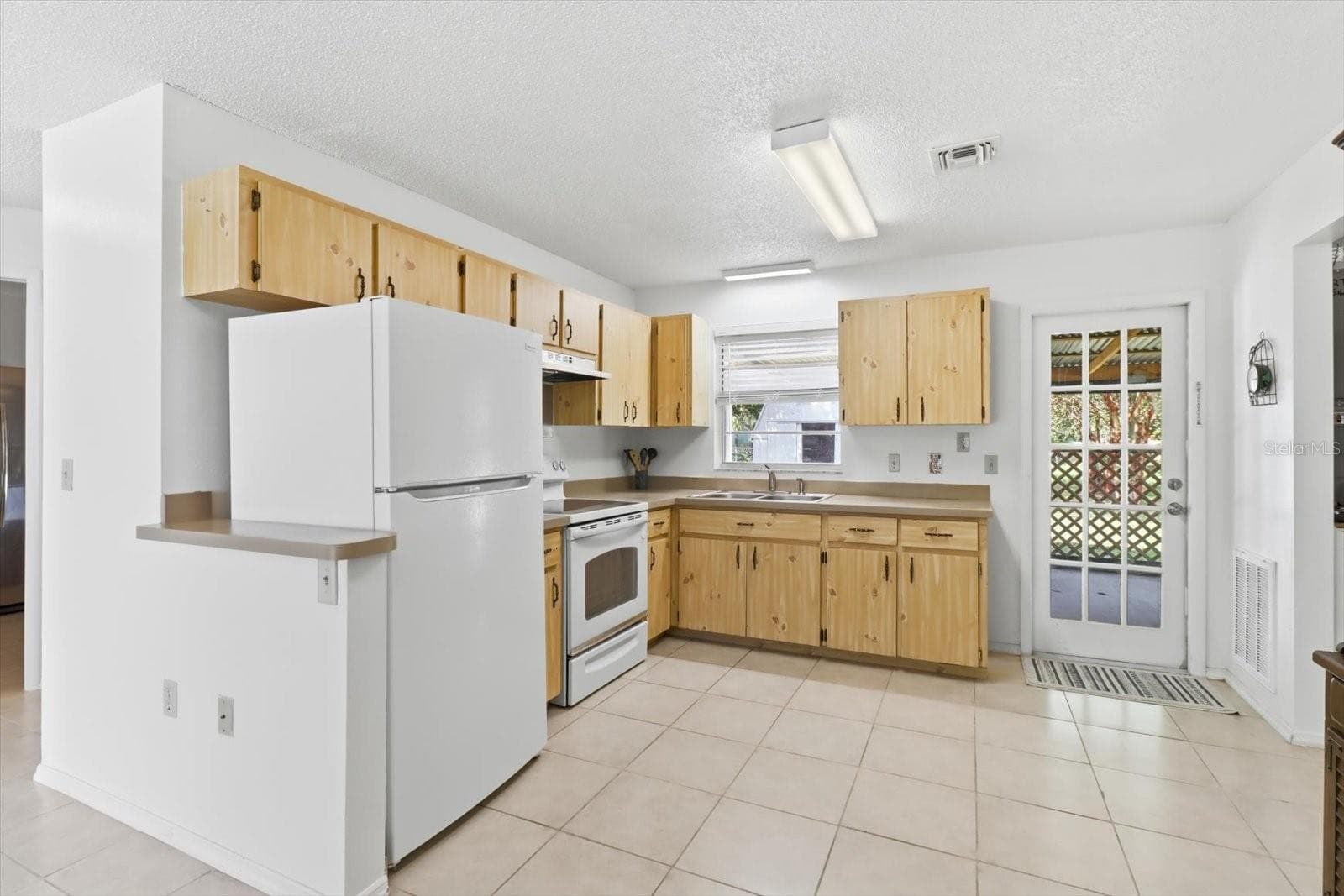 Single Family Residence at 3850 S FLAMINGO TER, HOMOSASSA, photo 9 of 40