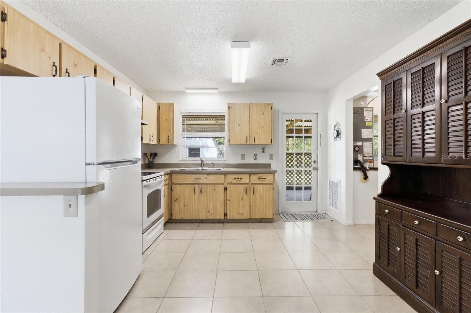 Single Family Residence at 3850 S FLAMINGO TER, HOMOSASSA, photo 10 of 40