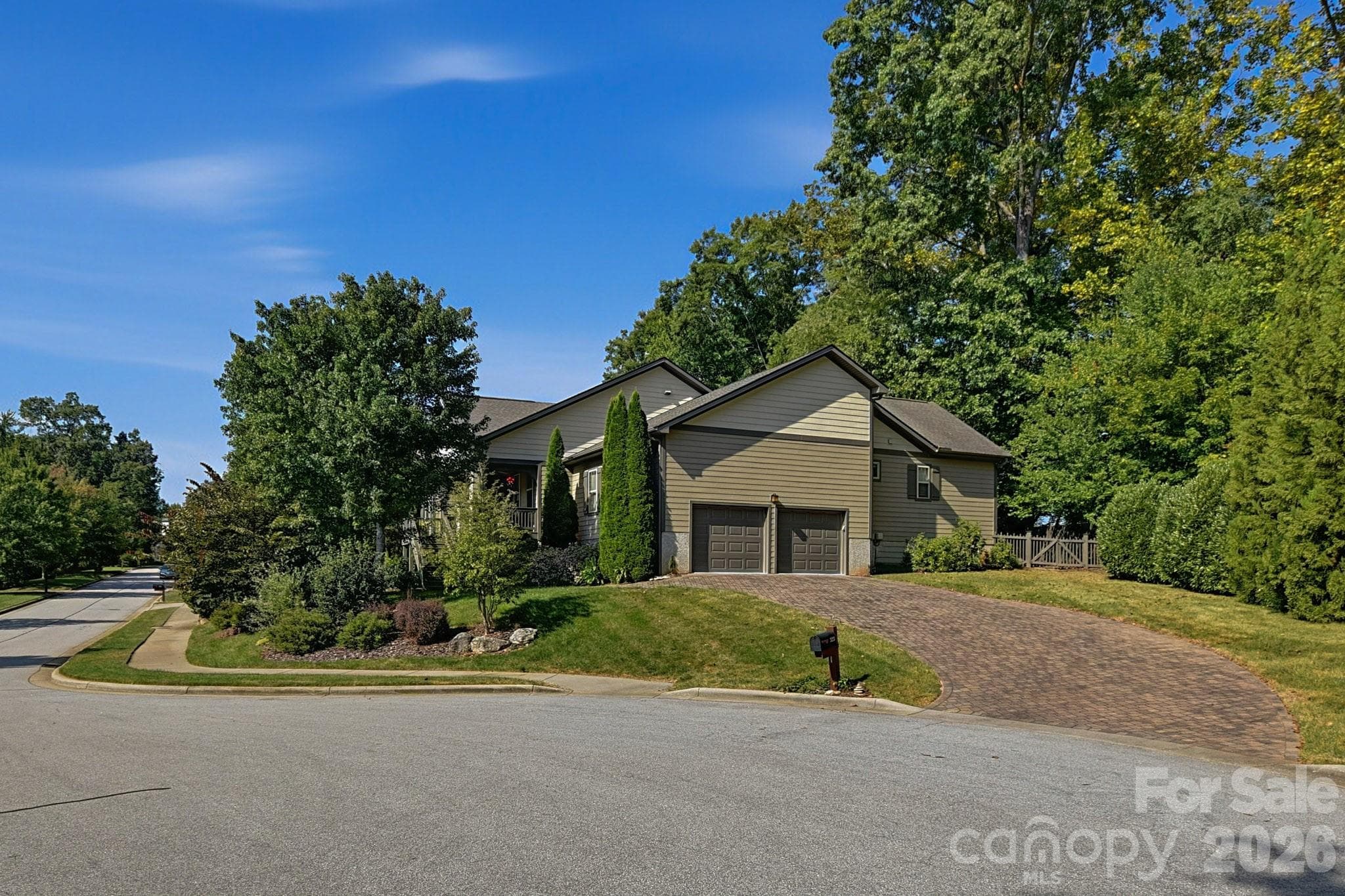 Single Family Residence at 323 Fennel Dun Circle, Biltmore Lake, photo 4 of 44
