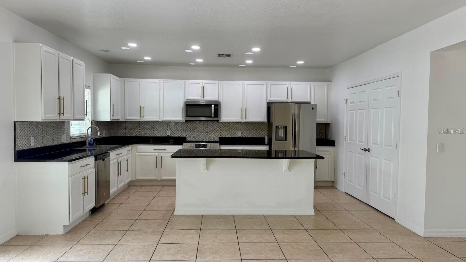 Single Family Residence at 2255 SHEBOYGAN PL, KISSIMMEE, photo 2 of 68