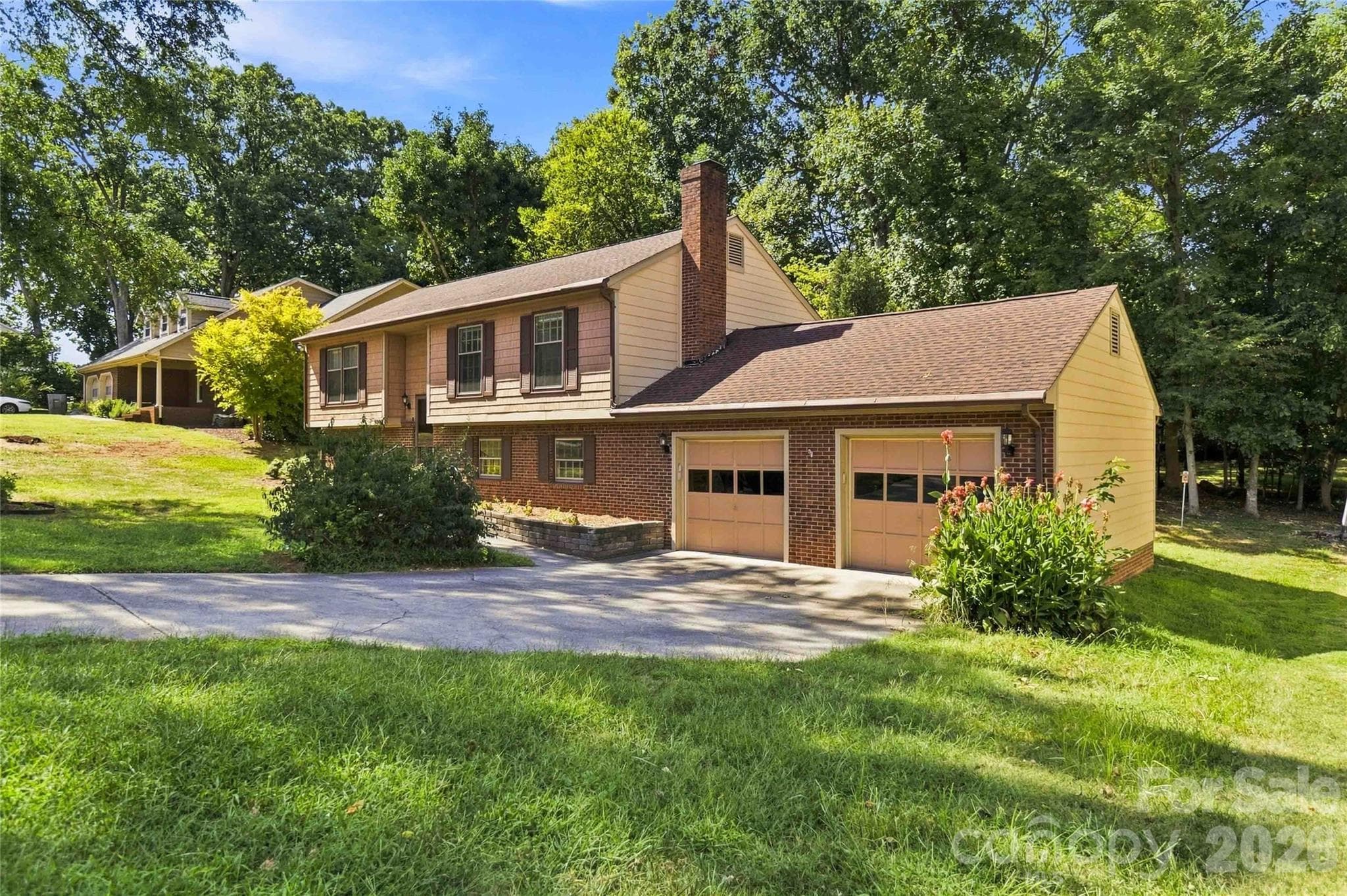 Single Family Residence at 5000 Cedar Forest Drive, Charlotte, photo 2 of 40