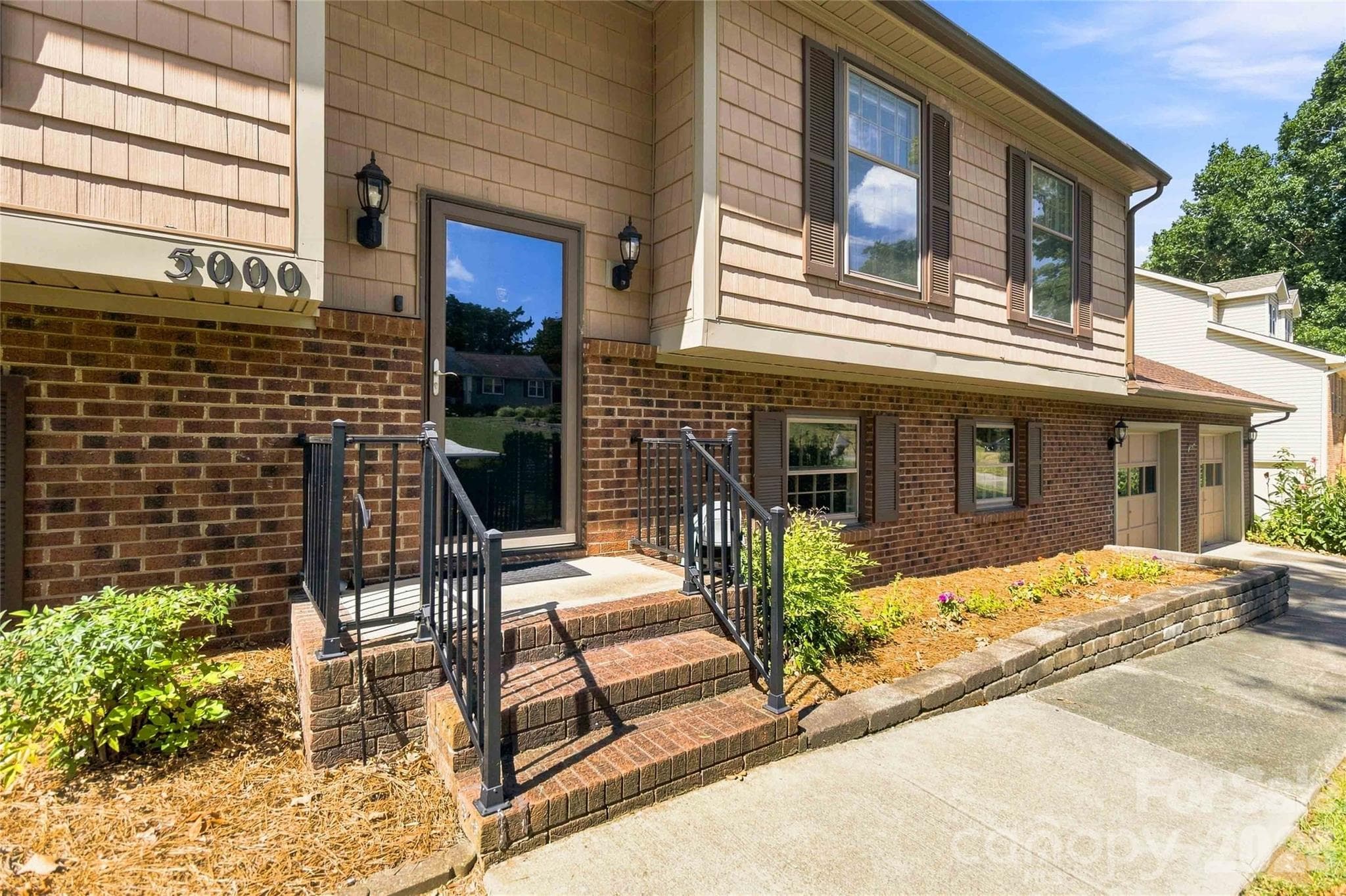 Single Family Residence at 5000 Cedar Forest Drive, Charlotte, photo 4 of 40