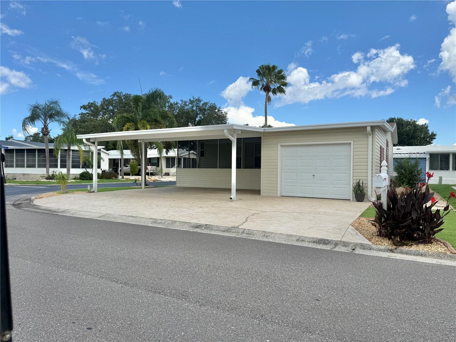 Manufactured Home at 225 S PORT ROYAL LN, APOLLO BEACH, photo 2 of 28