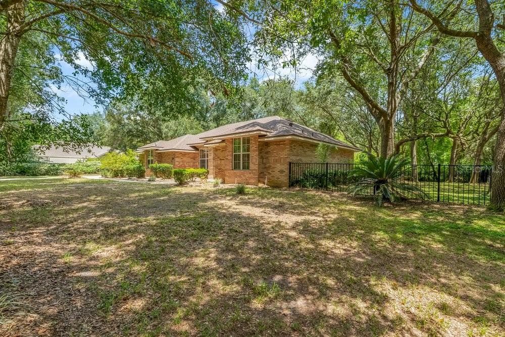 Single Family Residence at 288 CROOKED TREE TRL, DELAND, photo 2 of 36