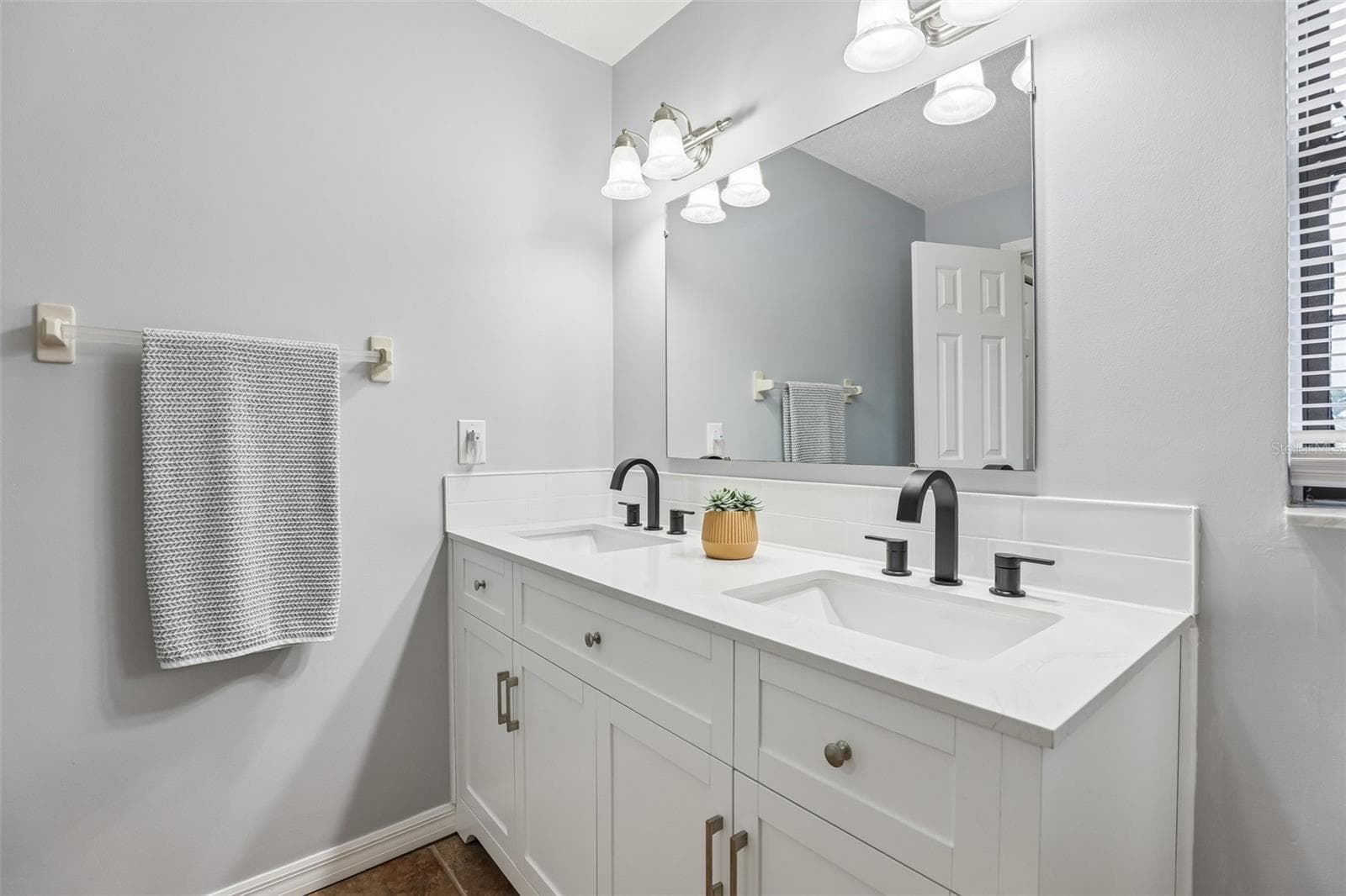 Guest Bath - 1460 GROVE ST, EUSTIS