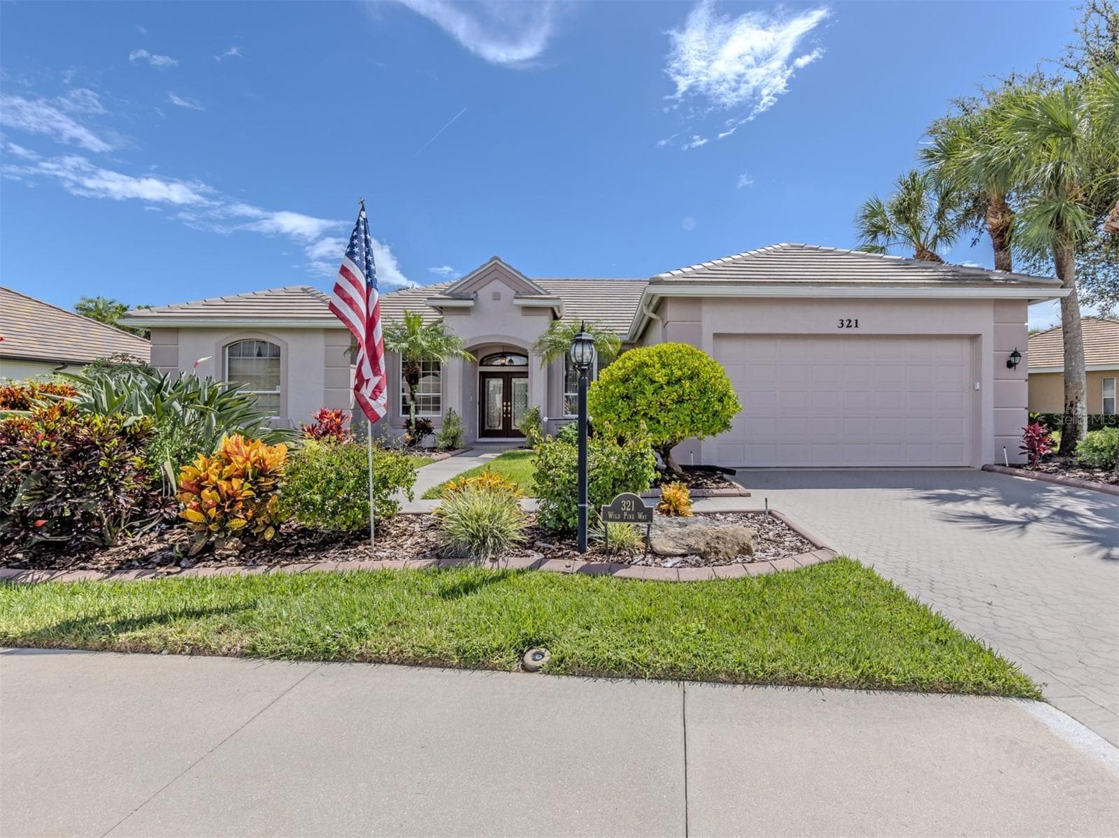 Single Family Residence at 321 WILD PINE WAY, VENICE, photo 3 of 65