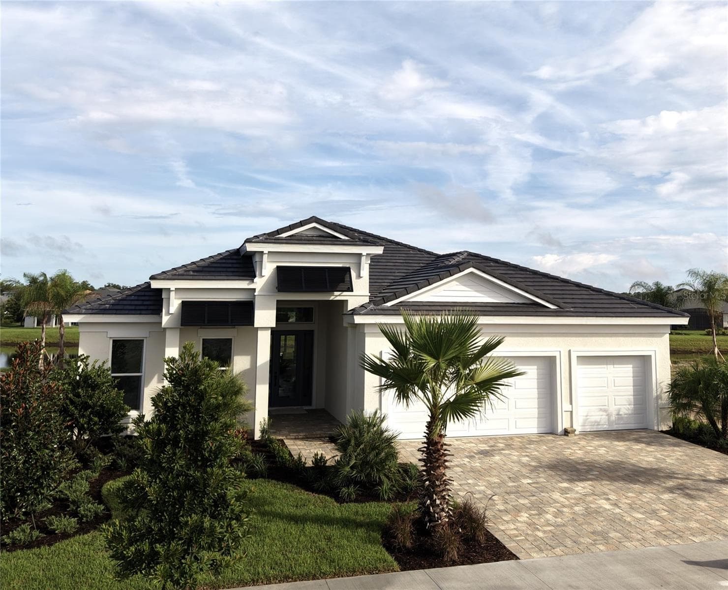 1561 LAKE BANK LN