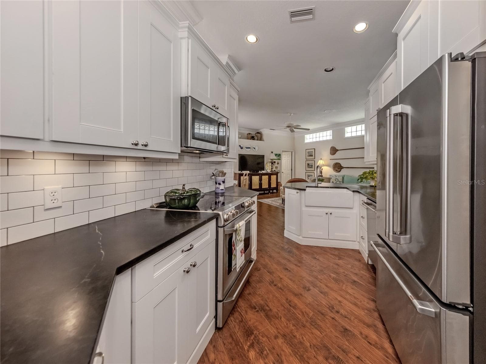 Single Family Residence at 228 VESTAVIA DR, VENICE, photo 15 of 76