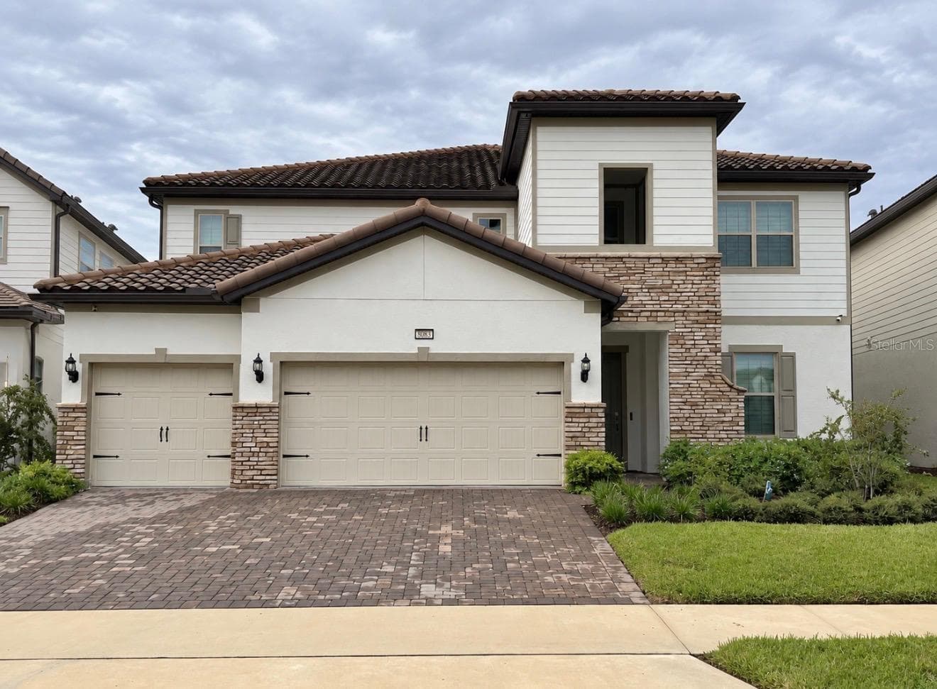 8083 LEAF GROVE CIR
