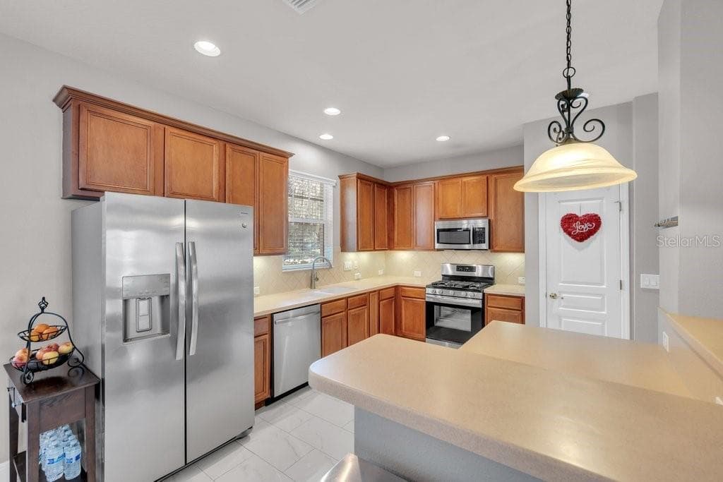 Single Family Residence at 5929 FISHHAWK CROSSING BLVD, LITHIA, photo 11 of 39