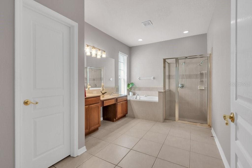 Single Family Residence at 5929 FISHHAWK CROSSING BLVD, LITHIA, photo 18 of 39