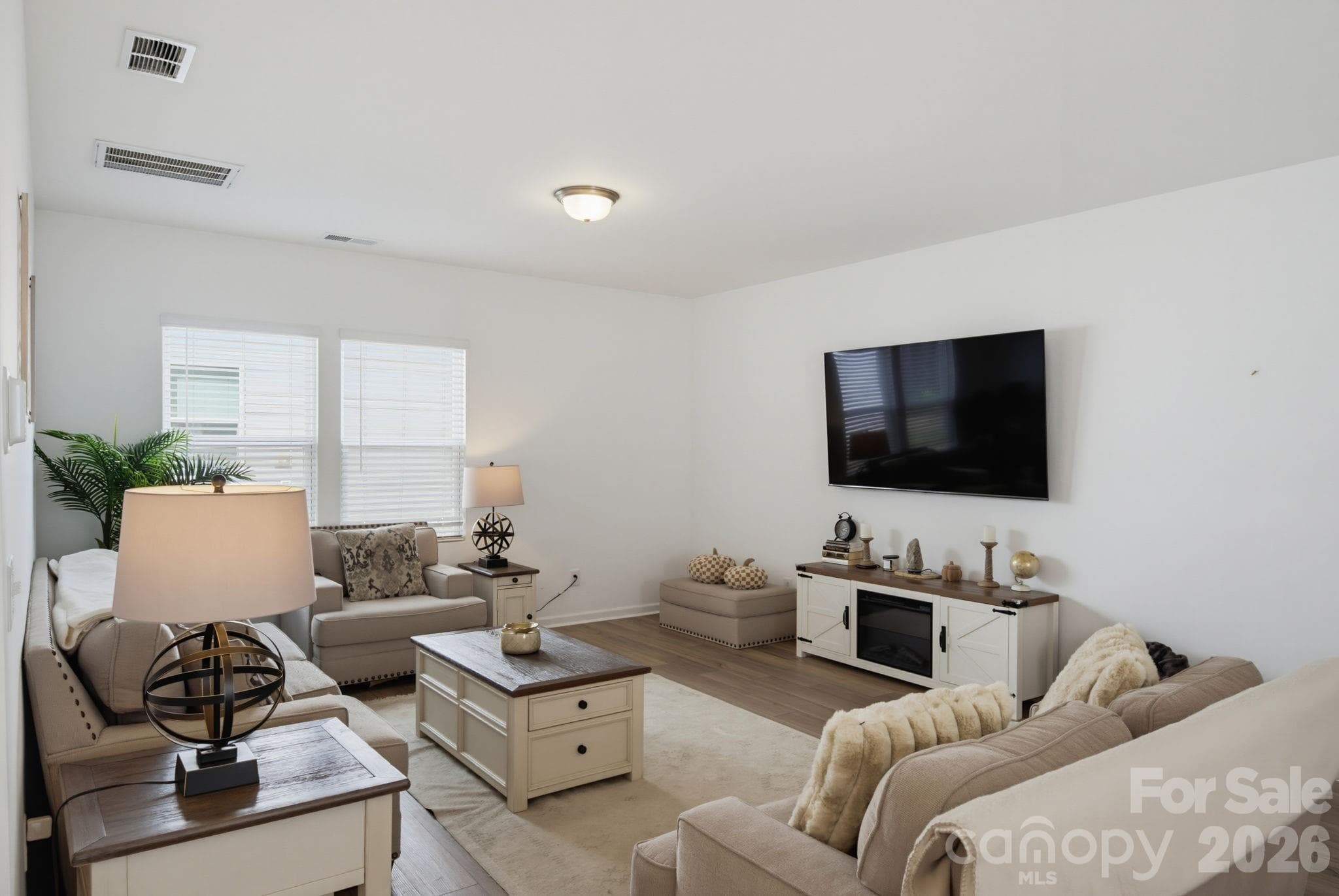 Single Family Residence at 10100 Travis Floyd Lane, Charlotte, photo 7 of 29