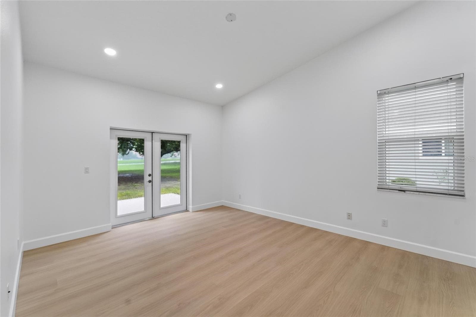 Single Family Residence at 2216 NEW BEDFORD DR, SUN CITY CENTER, photo 9 of 75