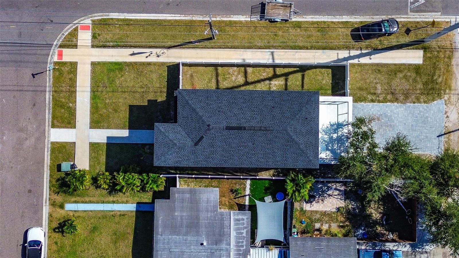 Single Family Residence at 5200 7TH AVE N, ST PETERSBURG, photo 6 of 36