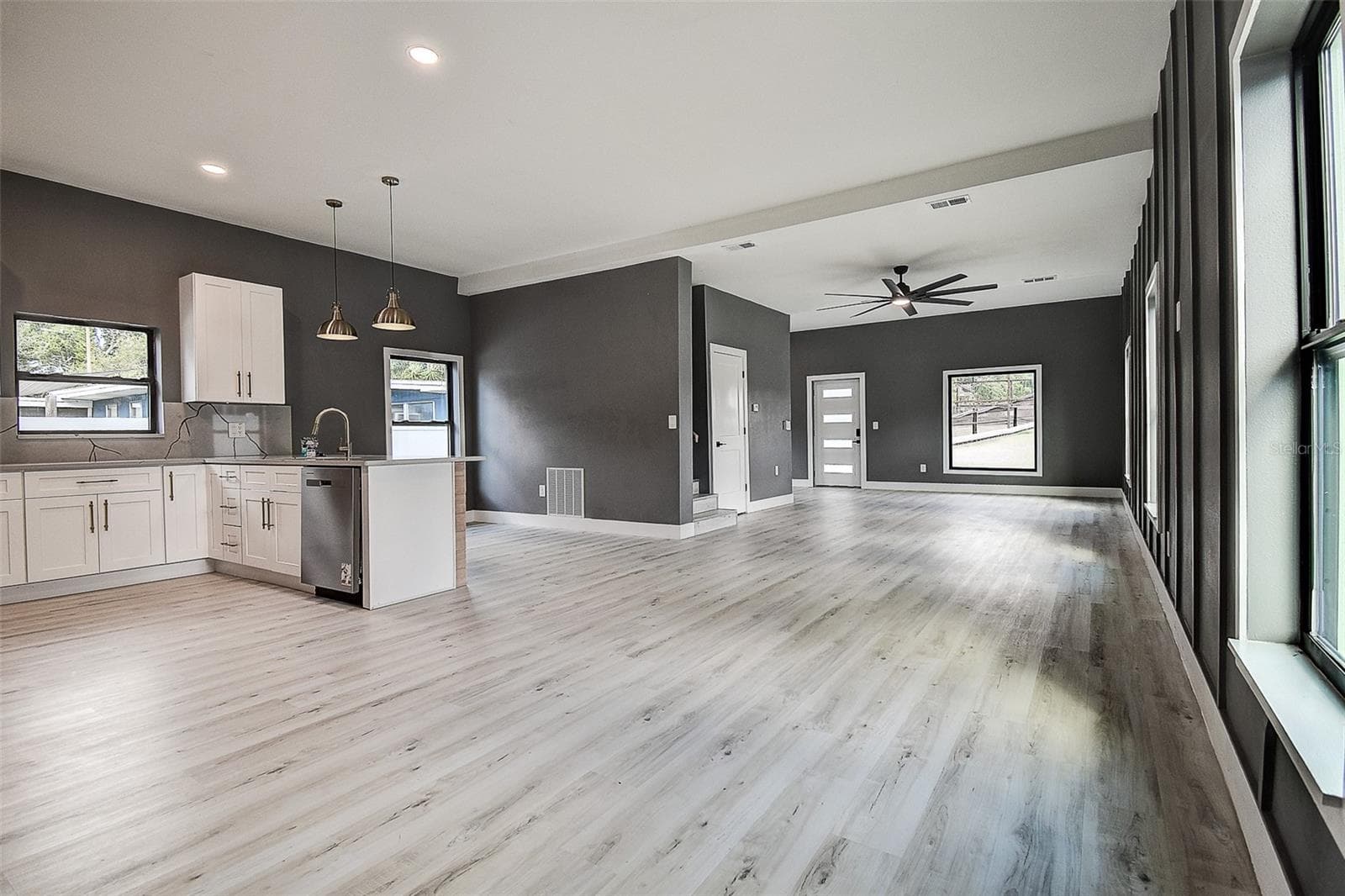 Single Family Residence at 5200 7TH AVE N, ST PETERSBURG, photo 11 of 36