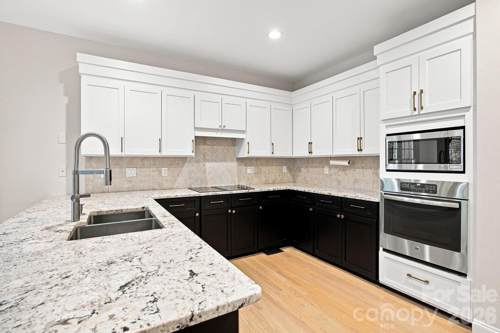 Single Family Residence at 5111 Downing Creek Drive, Charlotte, photo 19 of 48