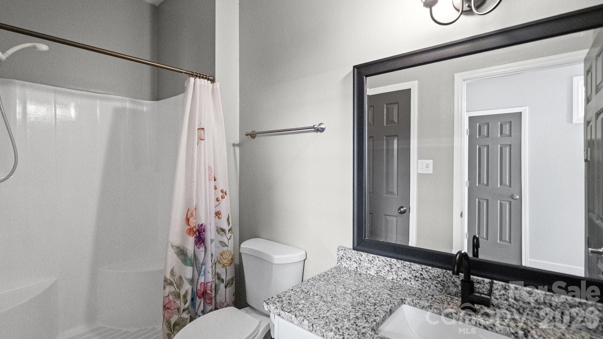Full bathroom - 19942 Oak Leaf Circle, Cornelius