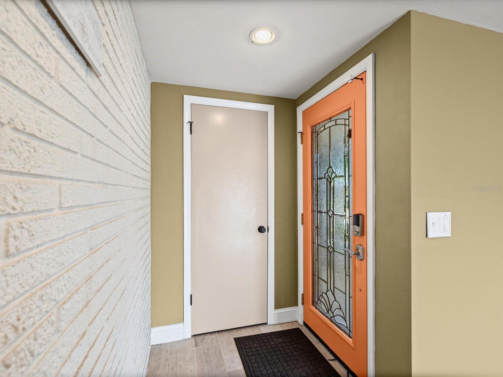 Front Entry - 12612 4TH ISLE, HUDSON