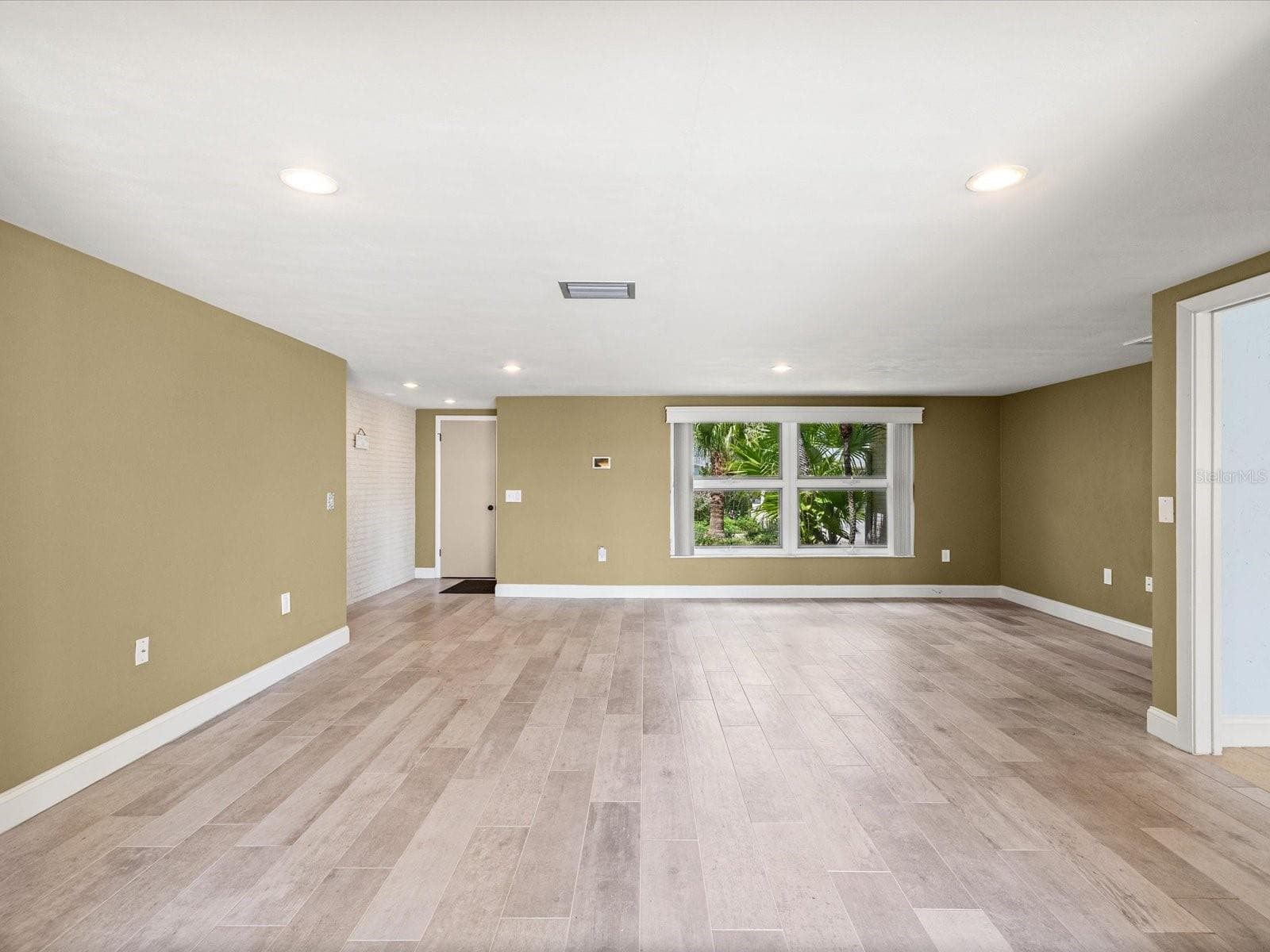 Living Room - 12612 4TH ISLE, HUDSON