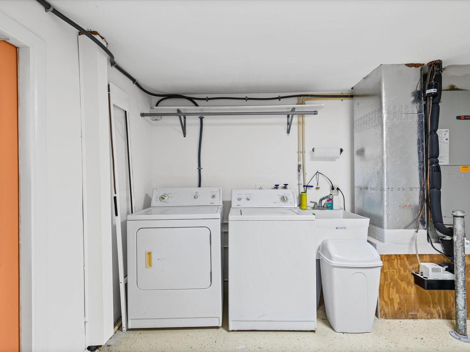 Garage/Laundry Area - 12612 4TH ISLE, HUDSON