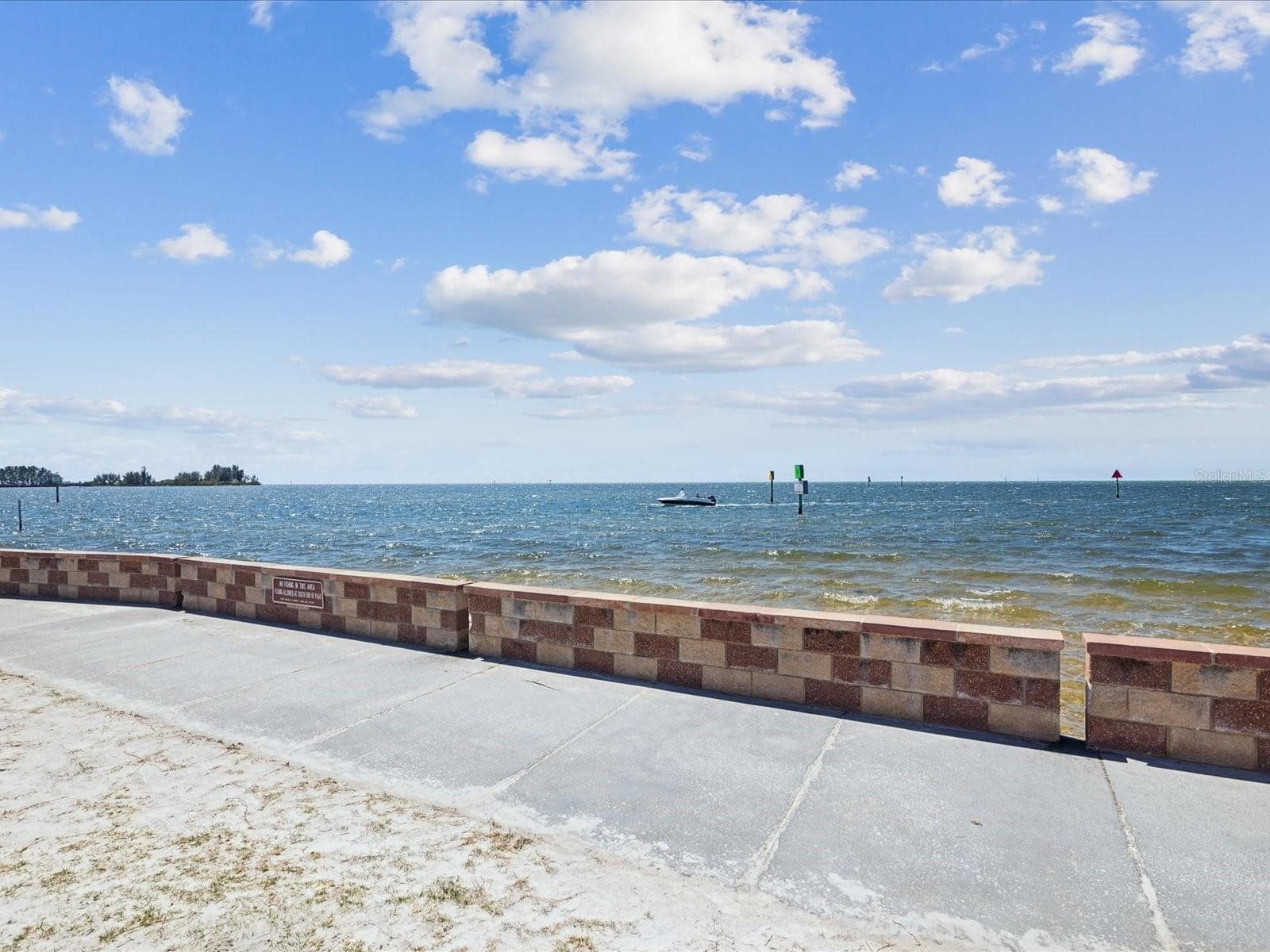 Robert J. Strickland Memorial Park - 12612 4TH ISLE, HUDSON