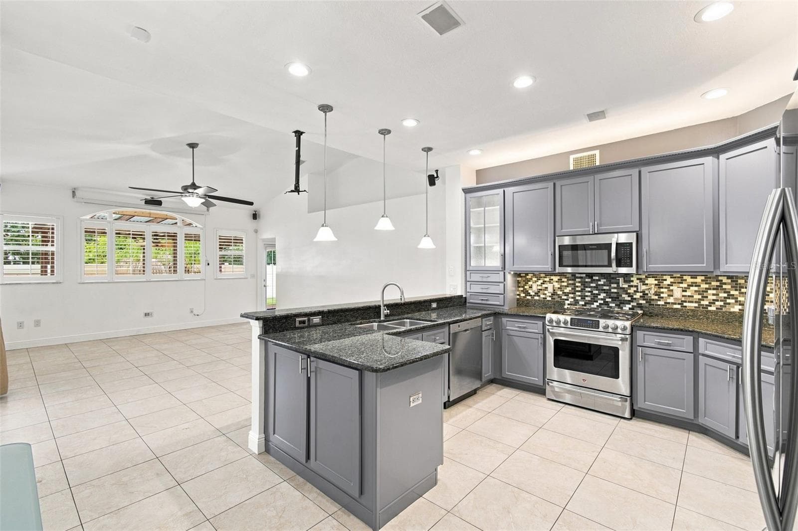 Single Family Residence at 1512 CROOKED STICK DR, VALRICO, photo 33 of 87