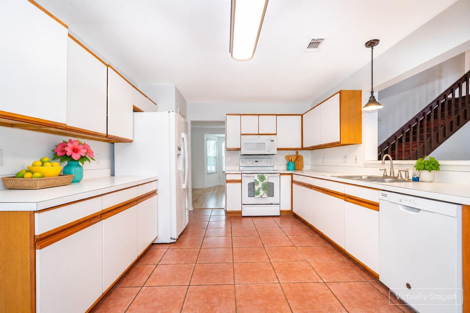 Virtually Staged Kitchen - 696 REMINGTON OAK DR, LAKE MARY