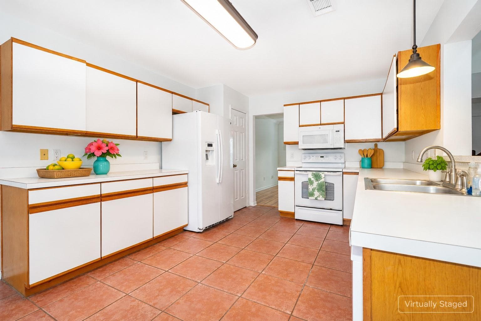 Virtually Staged Kitchen - 696 REMINGTON OAK DR, LAKE MARY