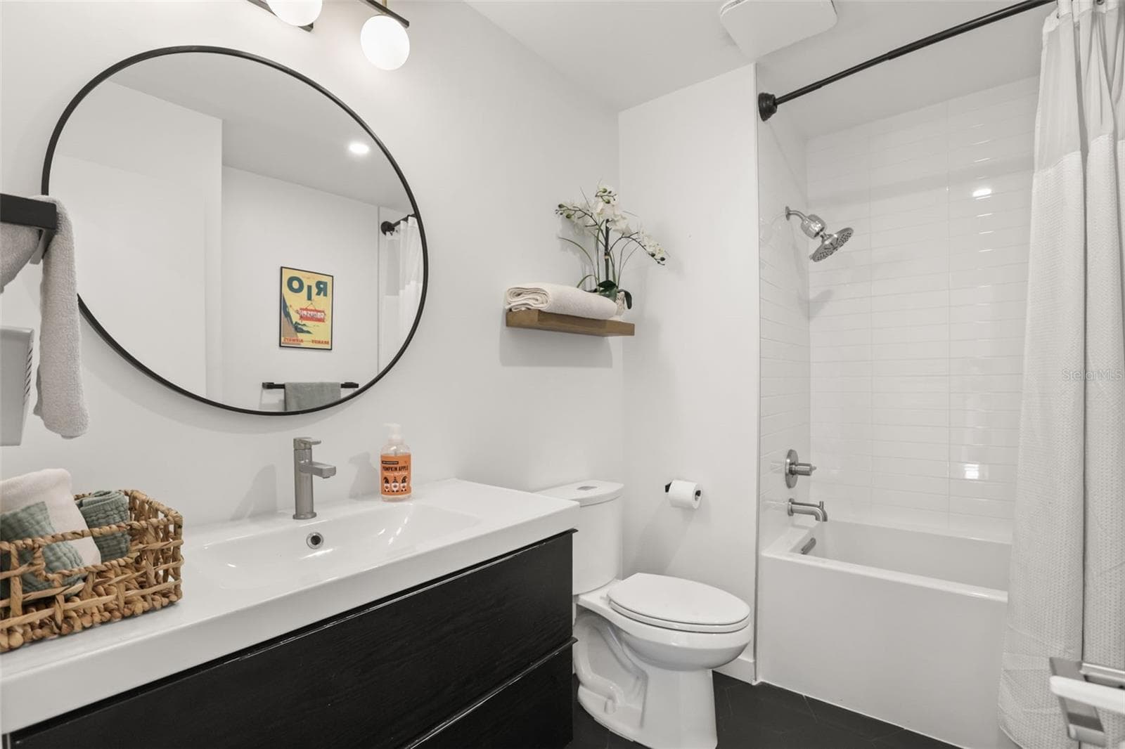 Upstairs Guest Bathroom - 104 WILD FERN DR, LONGWOOD