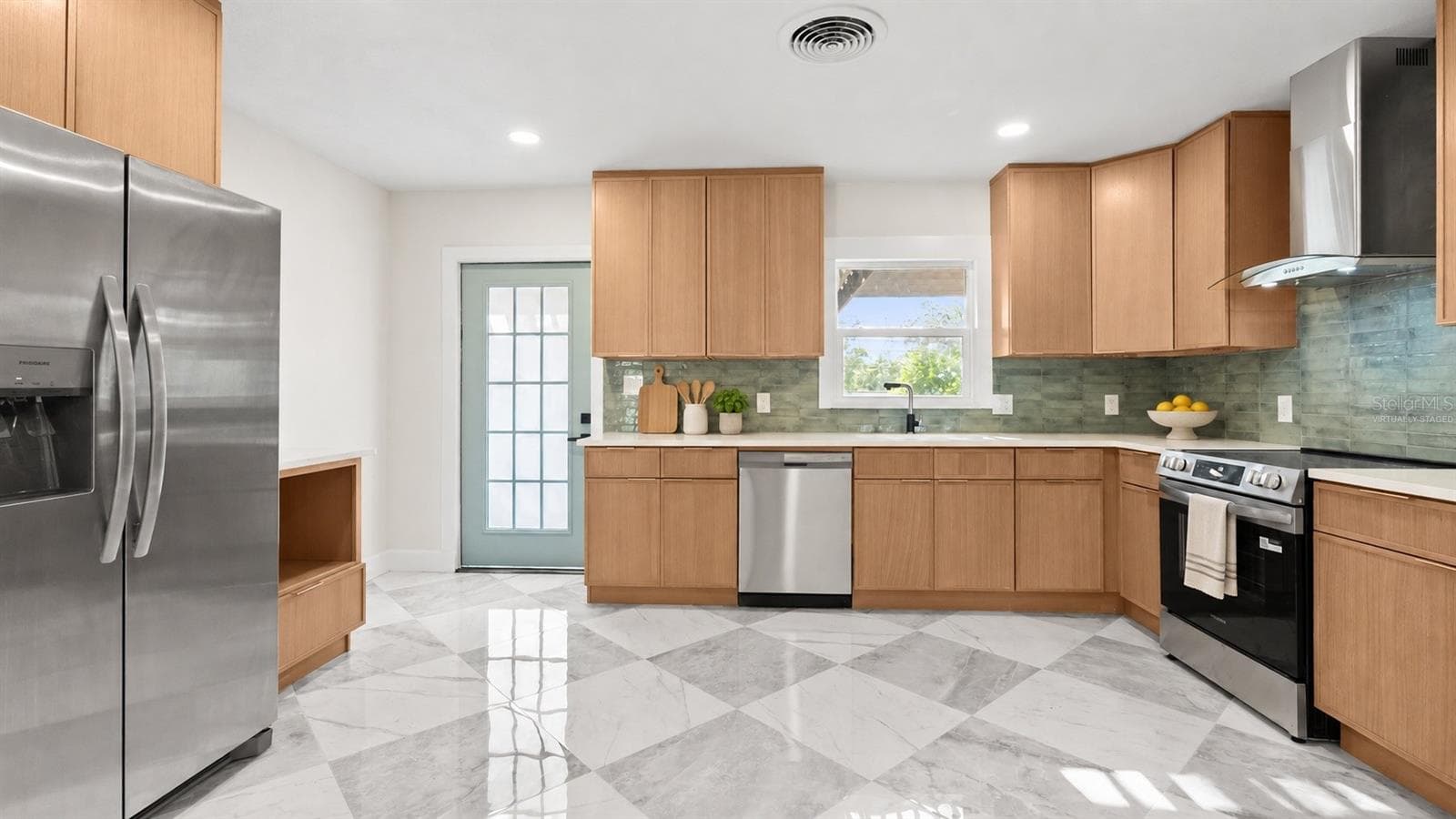 Virtually Staged - 408 ORANGEVIEW AVE, CLEARWATER