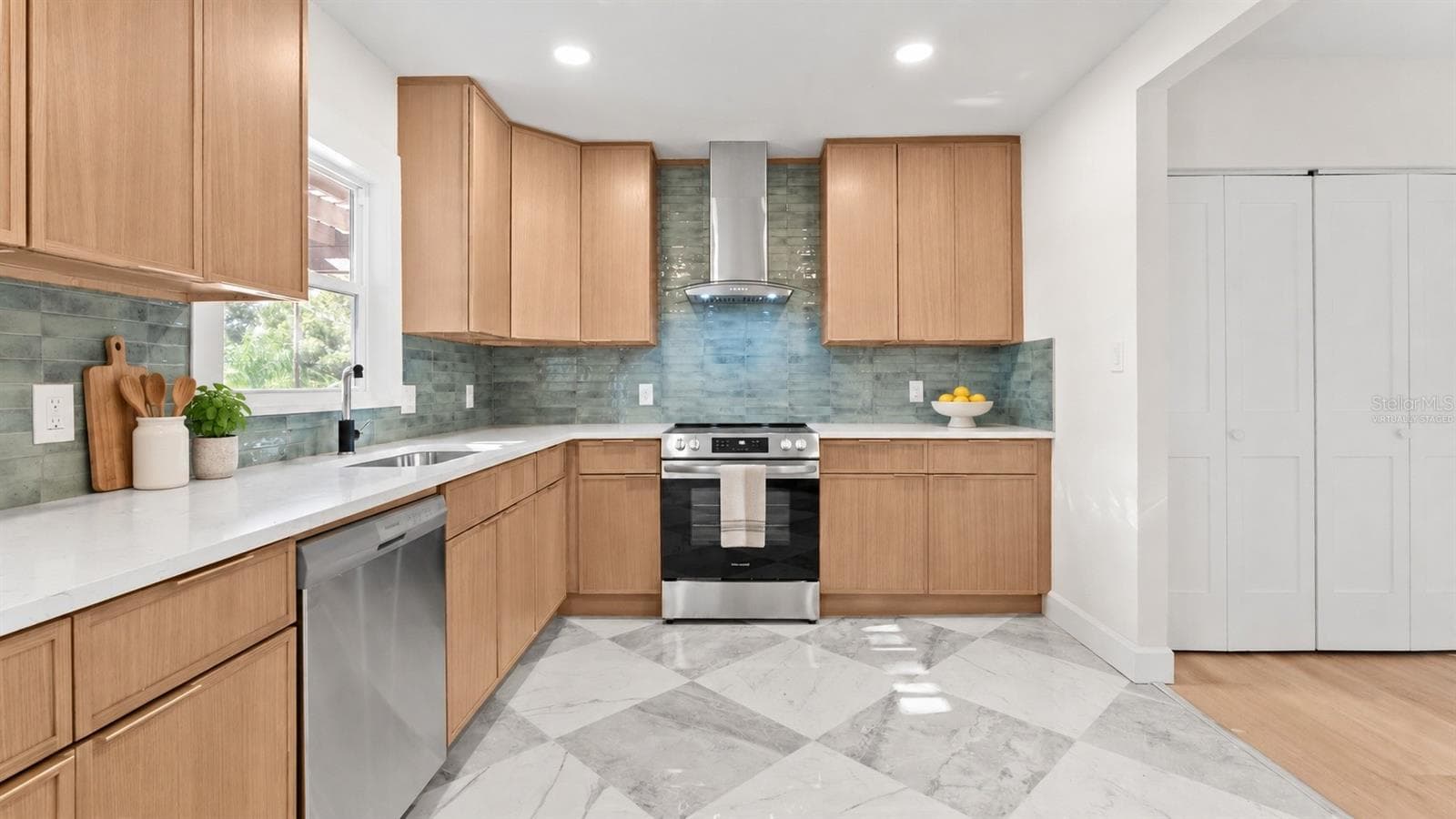 Virtually Staged - 408 ORANGEVIEW AVE, CLEARWATER