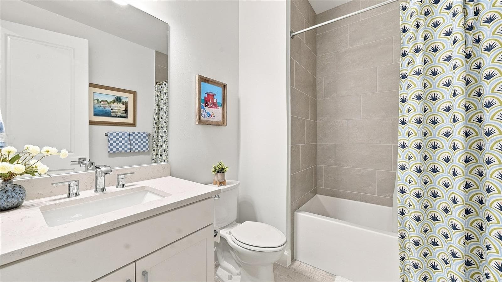 Second bathroom - 14229 EAGLE BRANCH DR, NOKOMIS