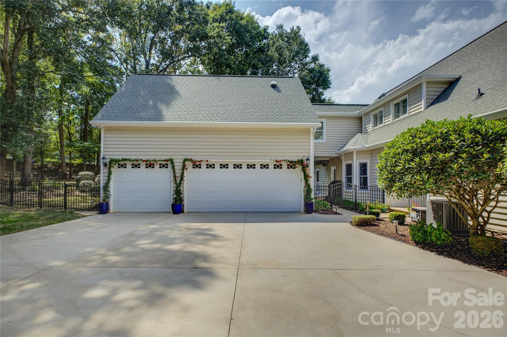 Spacious three-car side-load garage - 946 Lake Club Drive, Rock Hill