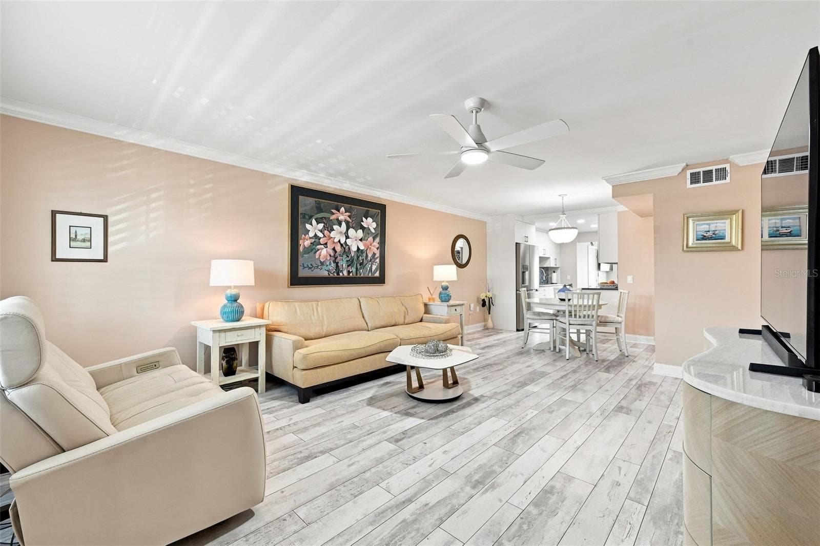 Large living room to relax and entertain - 1898 SHORE DR S #208, SOUTH PASADENA