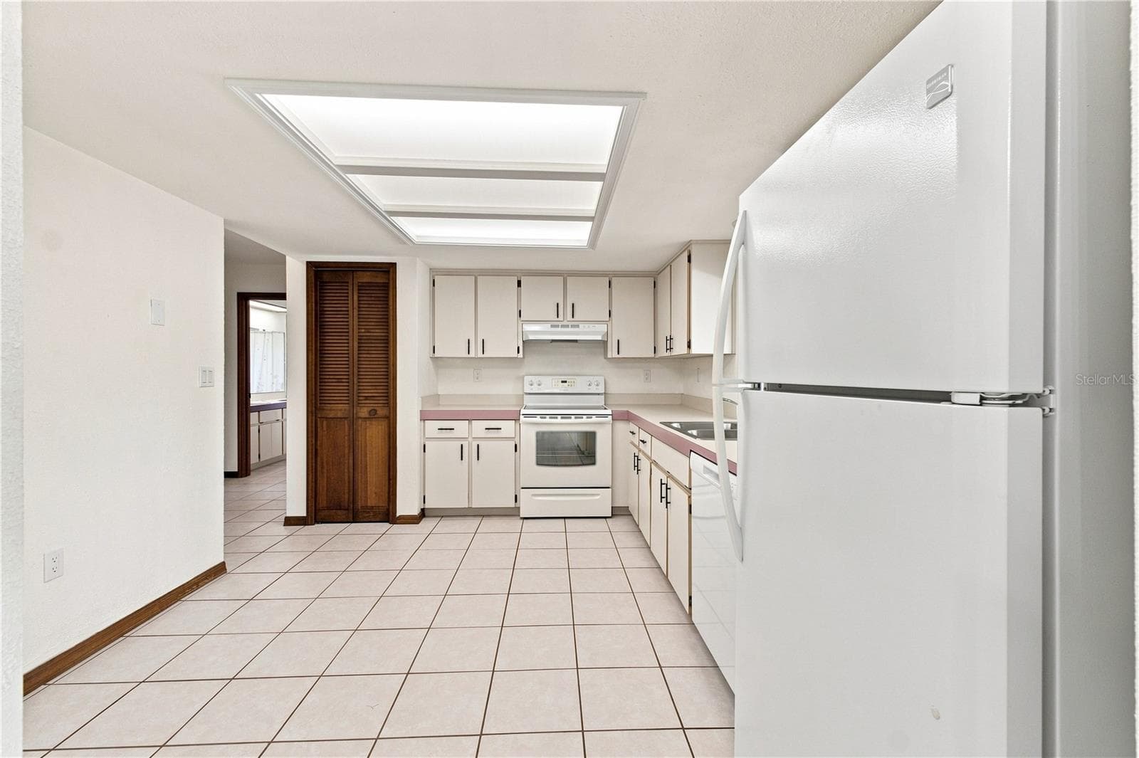 KITCHEN - 15125 WILLOWOOD LN, SPRING HILL
