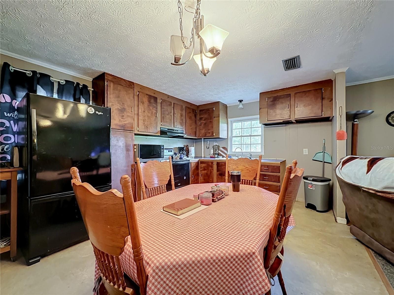 Single Family Residence at 27080 IOWA ST, HILLIARD, photo 10 of 44