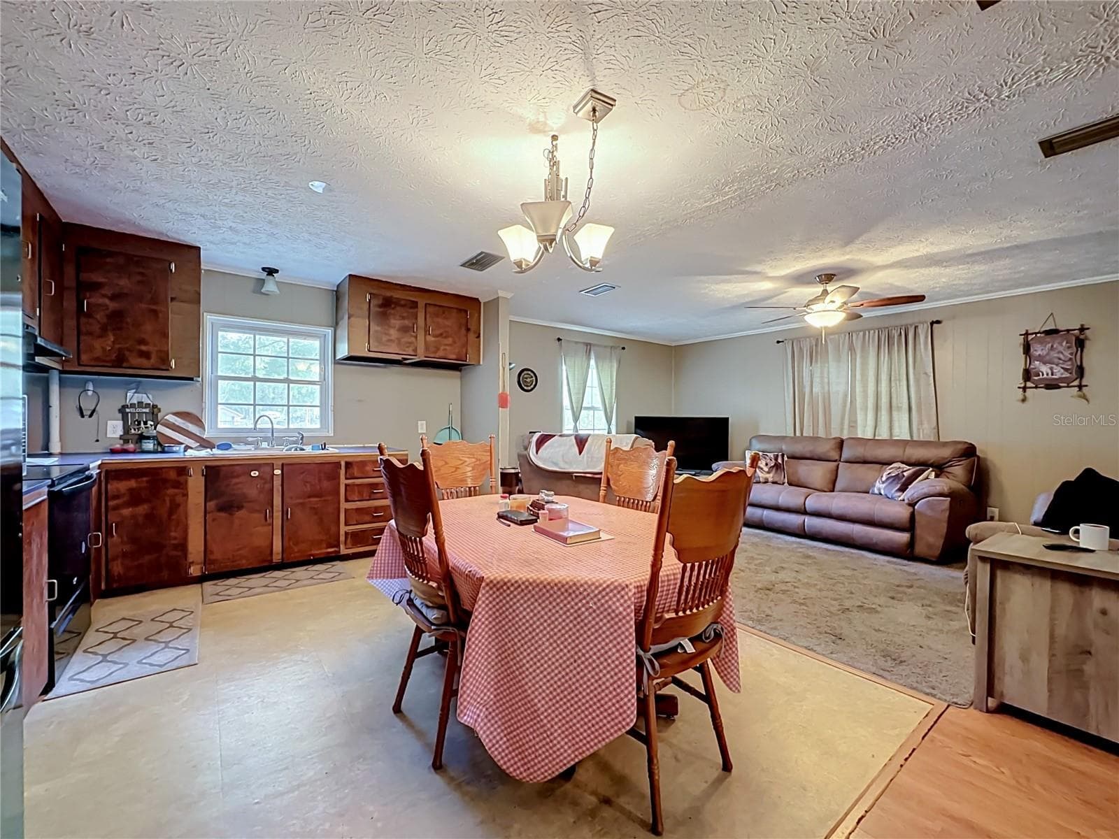 Single Family Residence at 27080 IOWA ST, HILLIARD, photo 11 of 44