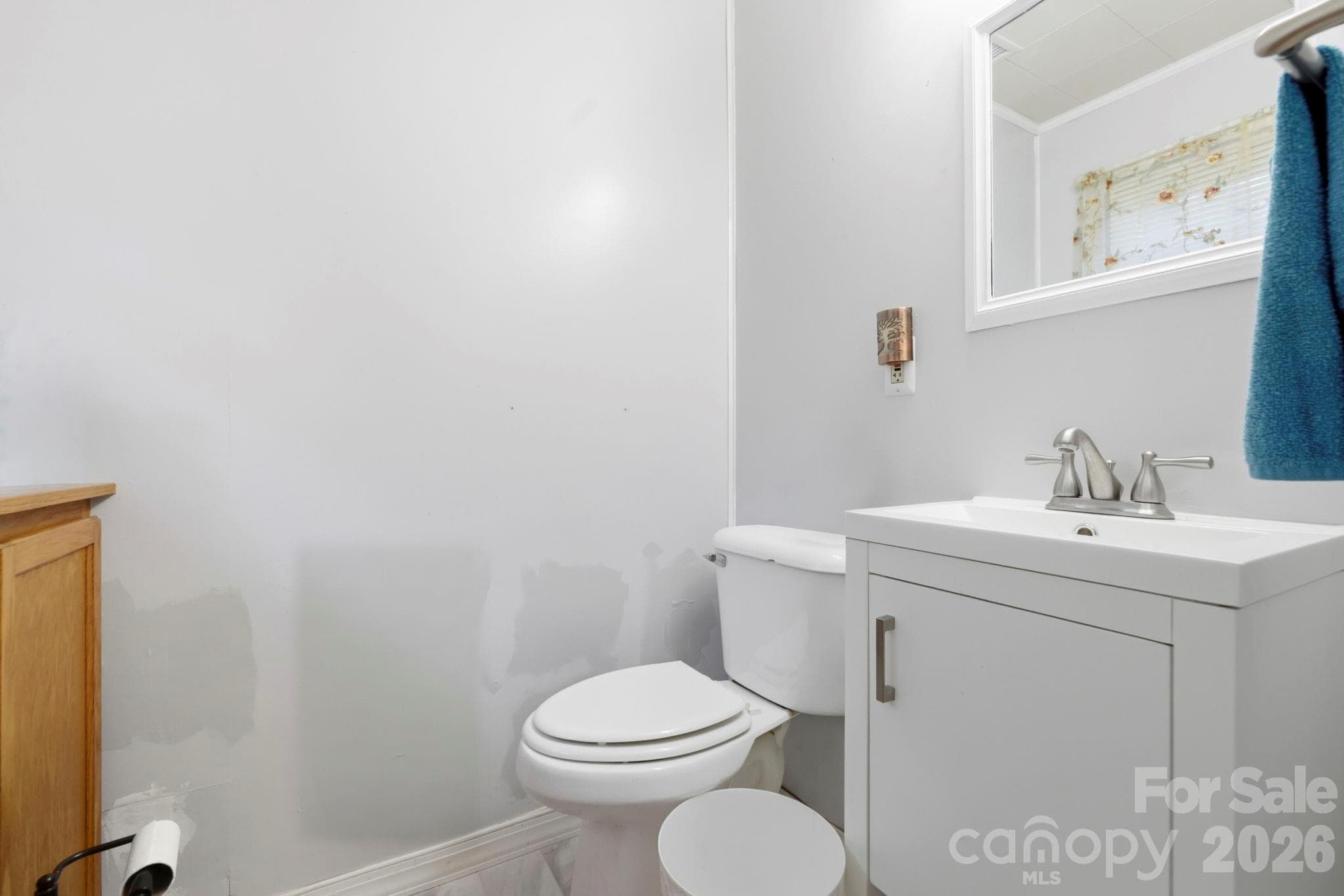 Half bath in main bedroom - 10687 Cruso Road, Canton