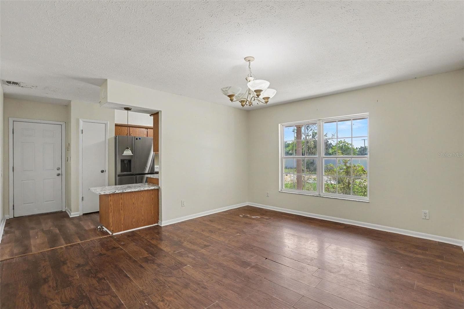 Single Family Residence at 2265 VILLAGE CT, BRANDON, photo 6 of 15