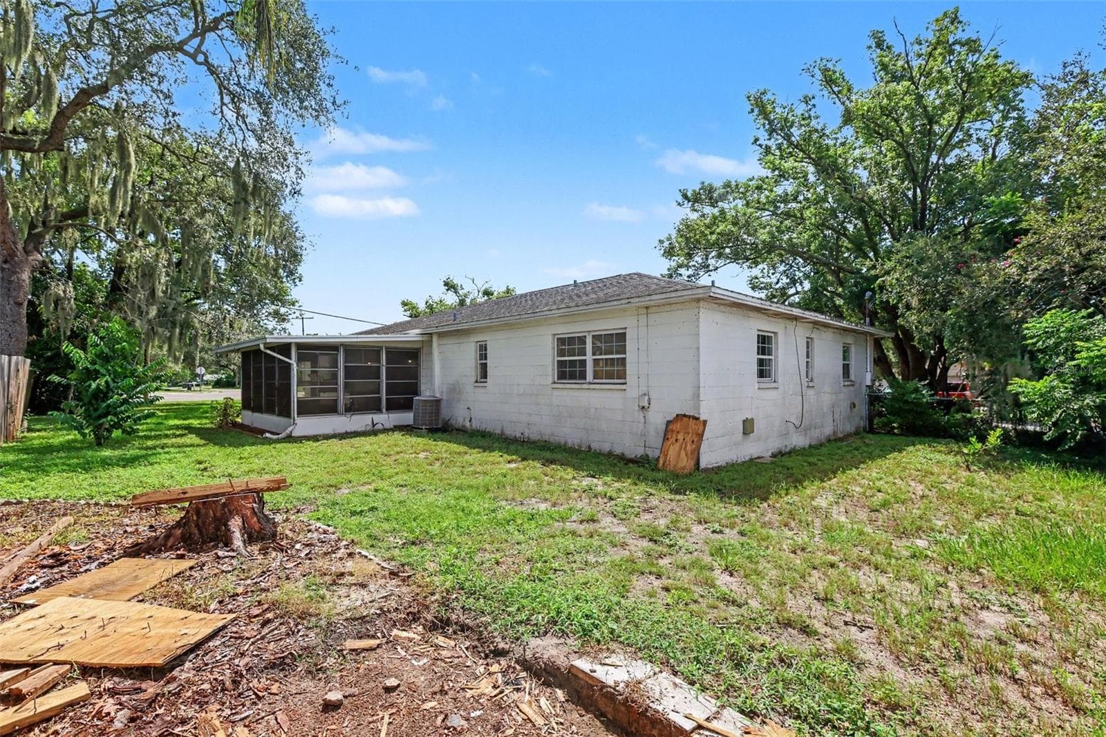 Single Family Residence at 2265 VILLAGE CT, BRANDON, photo 14 of 15
