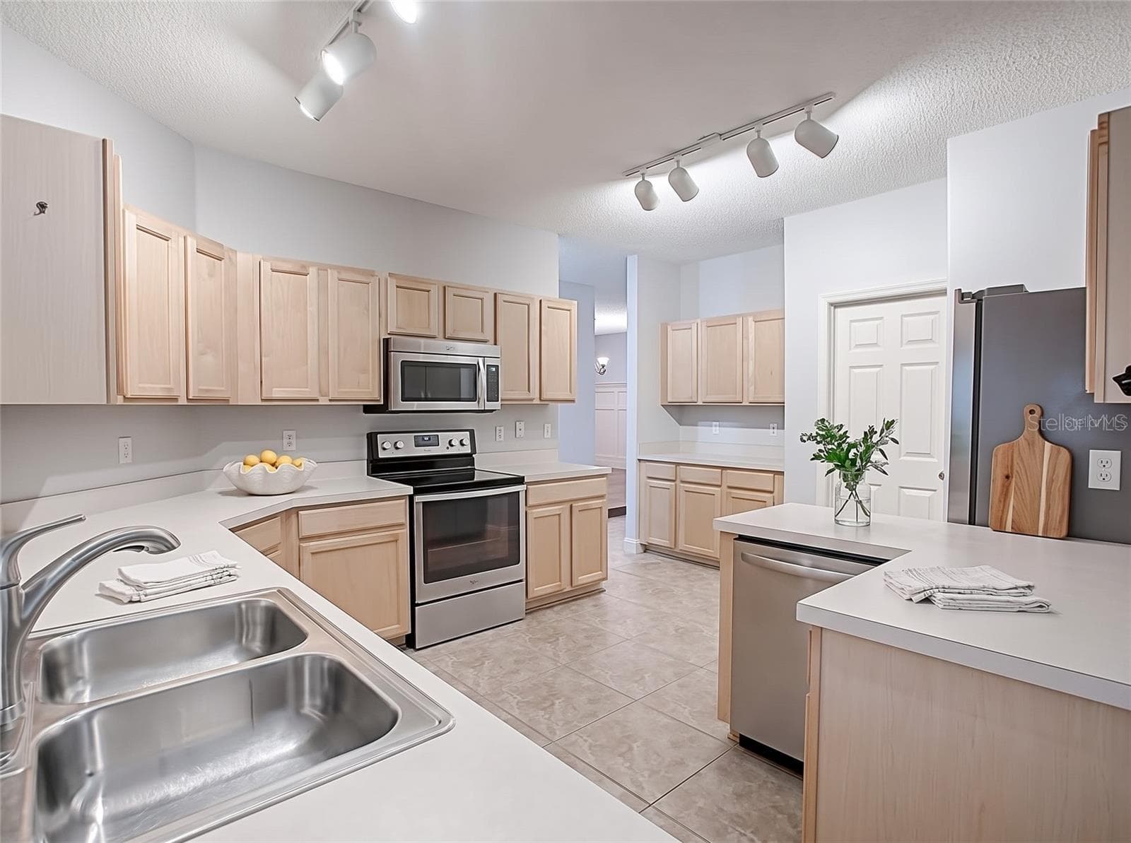 Kitchen - 1306 RAIN FOREST LN, MINNEOLA