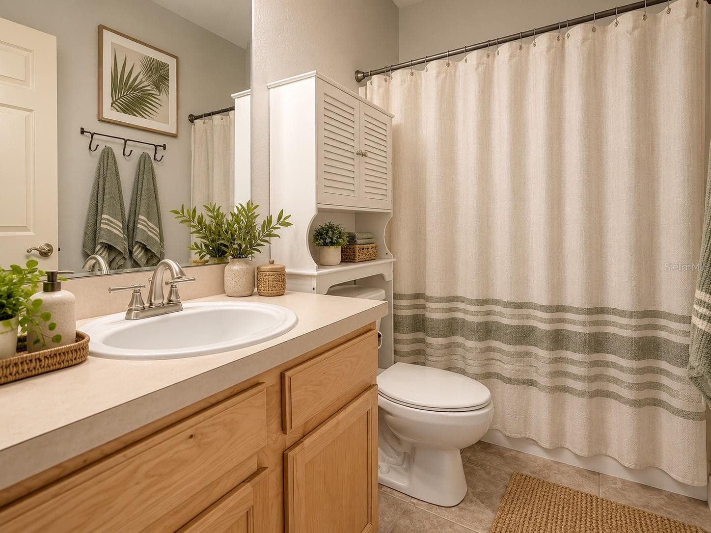 Second Bathroom/Guest Bathroom - 1306 RAIN FOREST LN, MINNEOLA