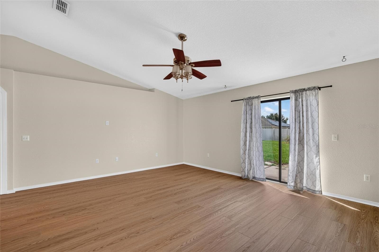 Single Family Residence at 212 MAJESTIC GARDENS LN, WINTER HAVEN, photo 13 of 48