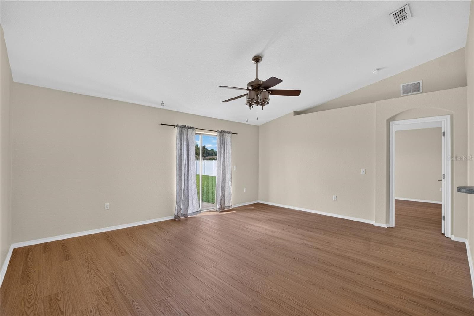 Single Family Residence at 212 MAJESTIC GARDENS LN, WINTER HAVEN, photo 14 of 48