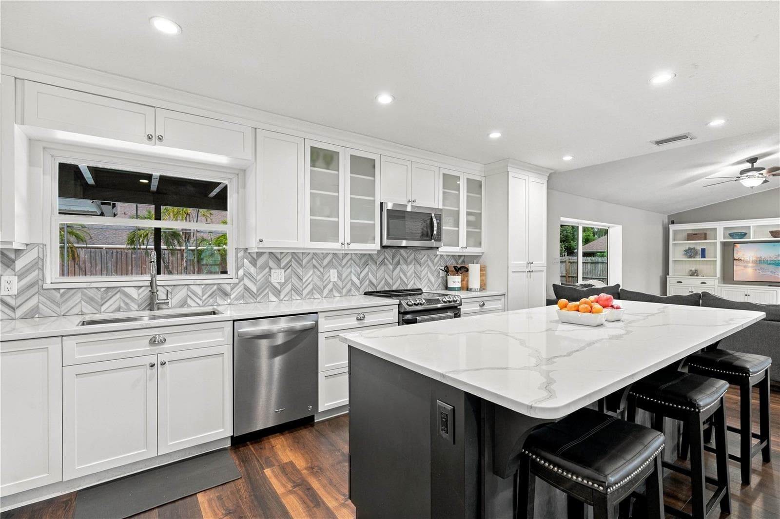 Single Family Residence at 6610 ORANGE KNOLL DR, BELLE ISLE, photo 11 of 43