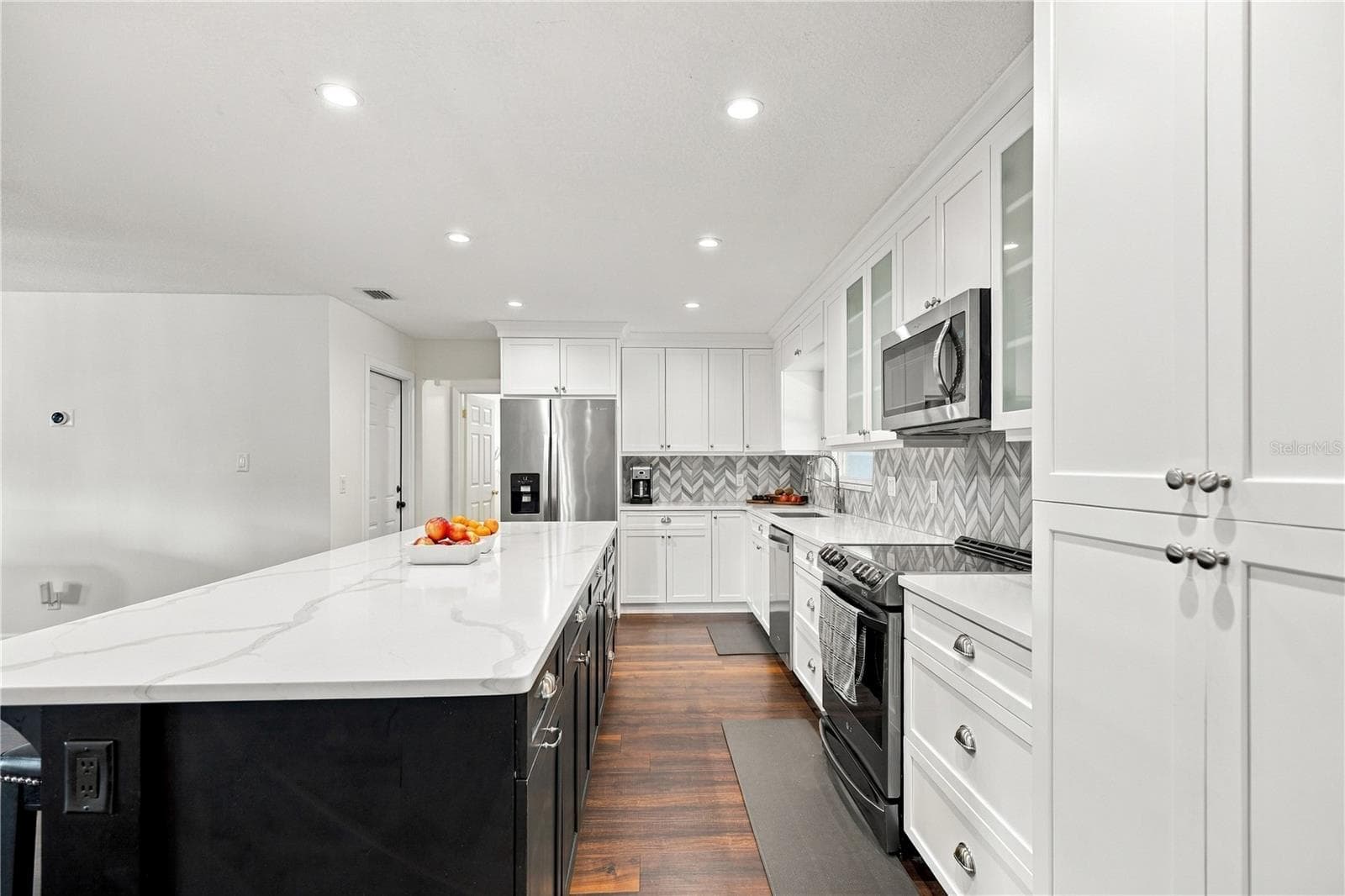 Single Family Residence at 6610 ORANGE KNOLL DR, BELLE ISLE, photo 14 of 43