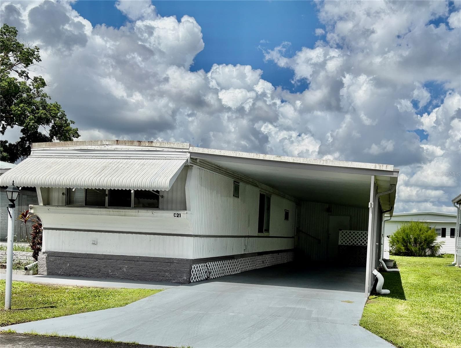 Driveway & Carport - 5316 53RD AVE E #C21, BRADENTON