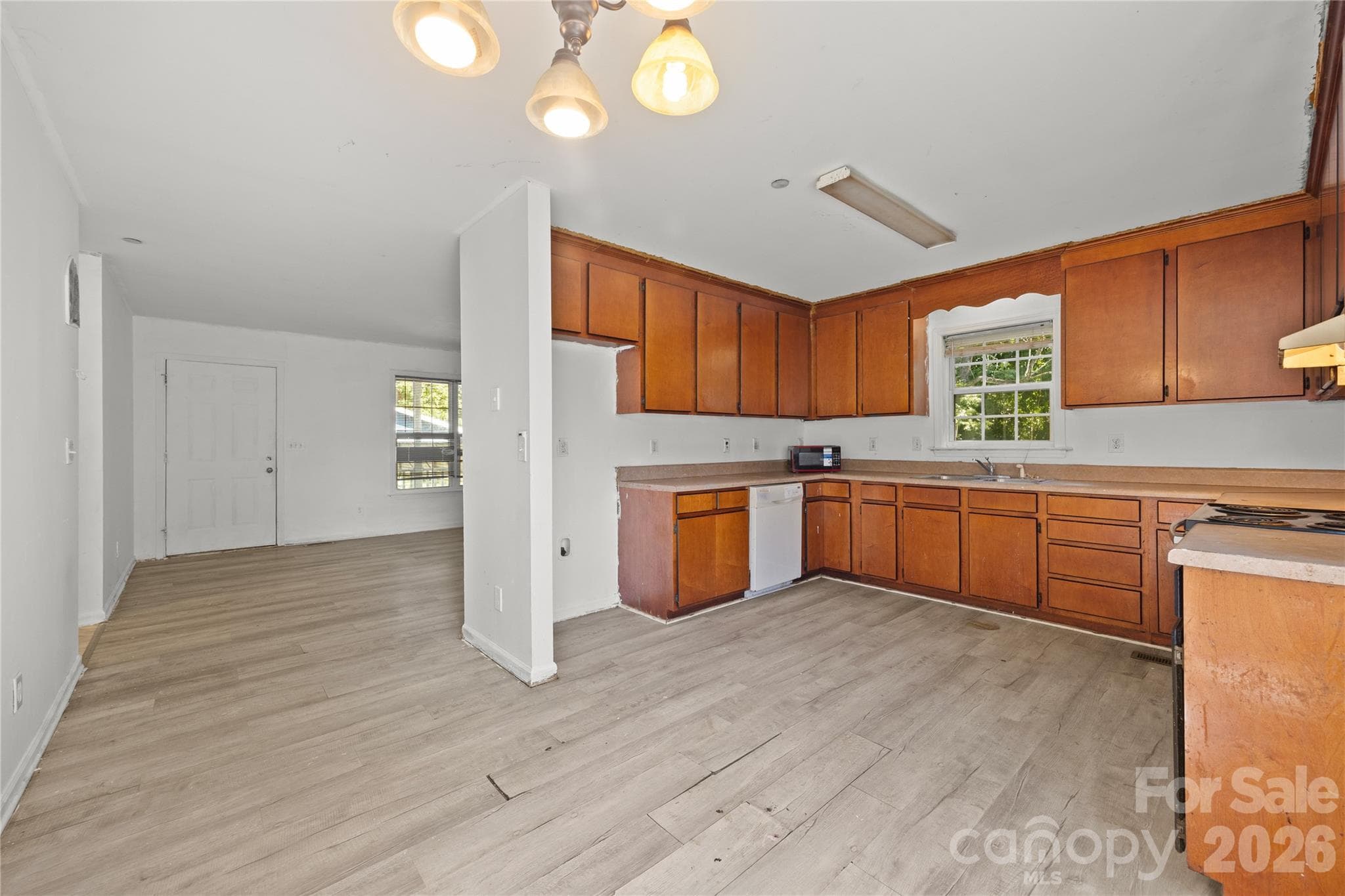 Breakfast Area - 802 N Shaver Street, Salisbury